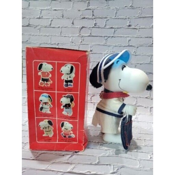 Vintage Snoopy Tennis Player Collector Doll 8 1/2" PVC and Accessories 1966 - Picture 3 of 16
